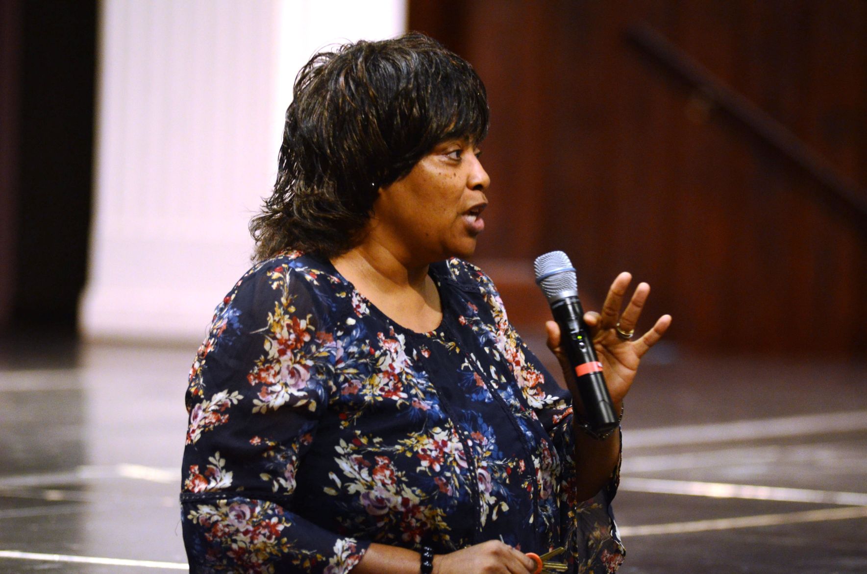 Citizens meet to support department